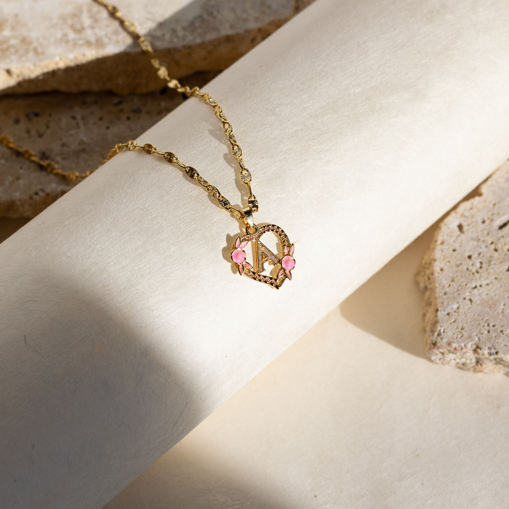 Collier initiale fleuri