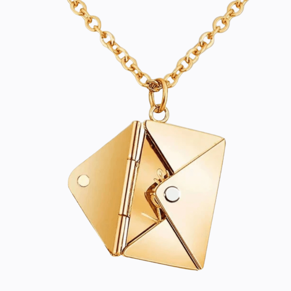 Écrin d’Amour | Collier lettre dorée