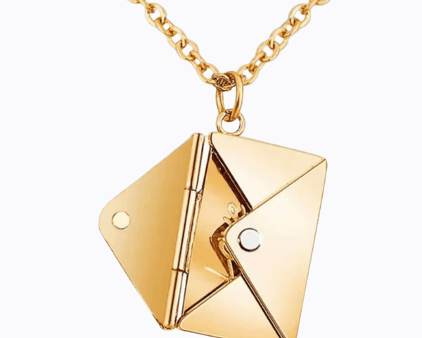 Écrin d’Amour | Collier lettre dorée