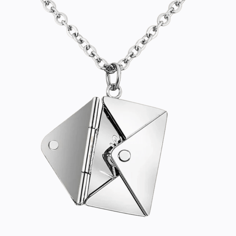 Écrin d’Amour | Collier lettre dorée