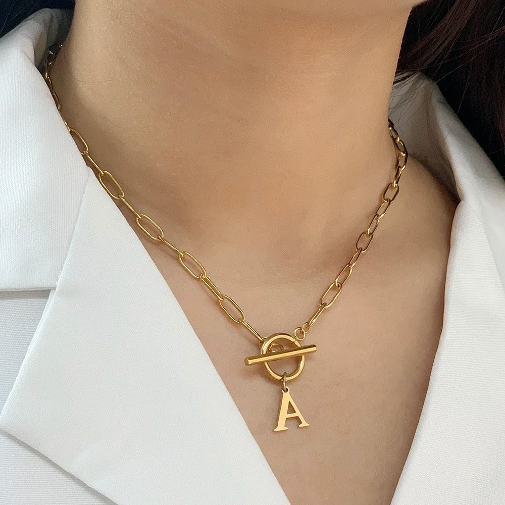 Collier initiale cercle et cadenas