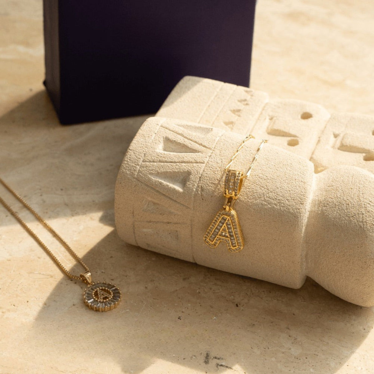 Collier initiale diamant doré