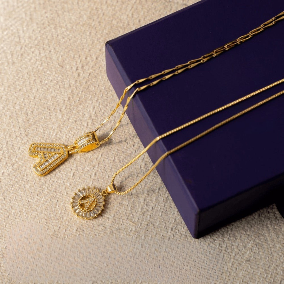 Collier initiale diamant doré