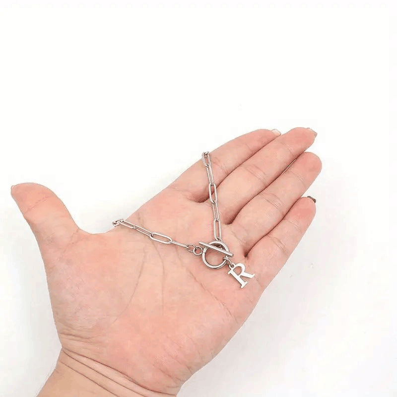 Collier initiale cercle et cadenas