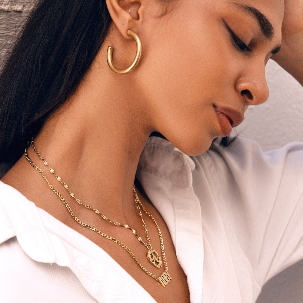 Collier initiale fleuri
