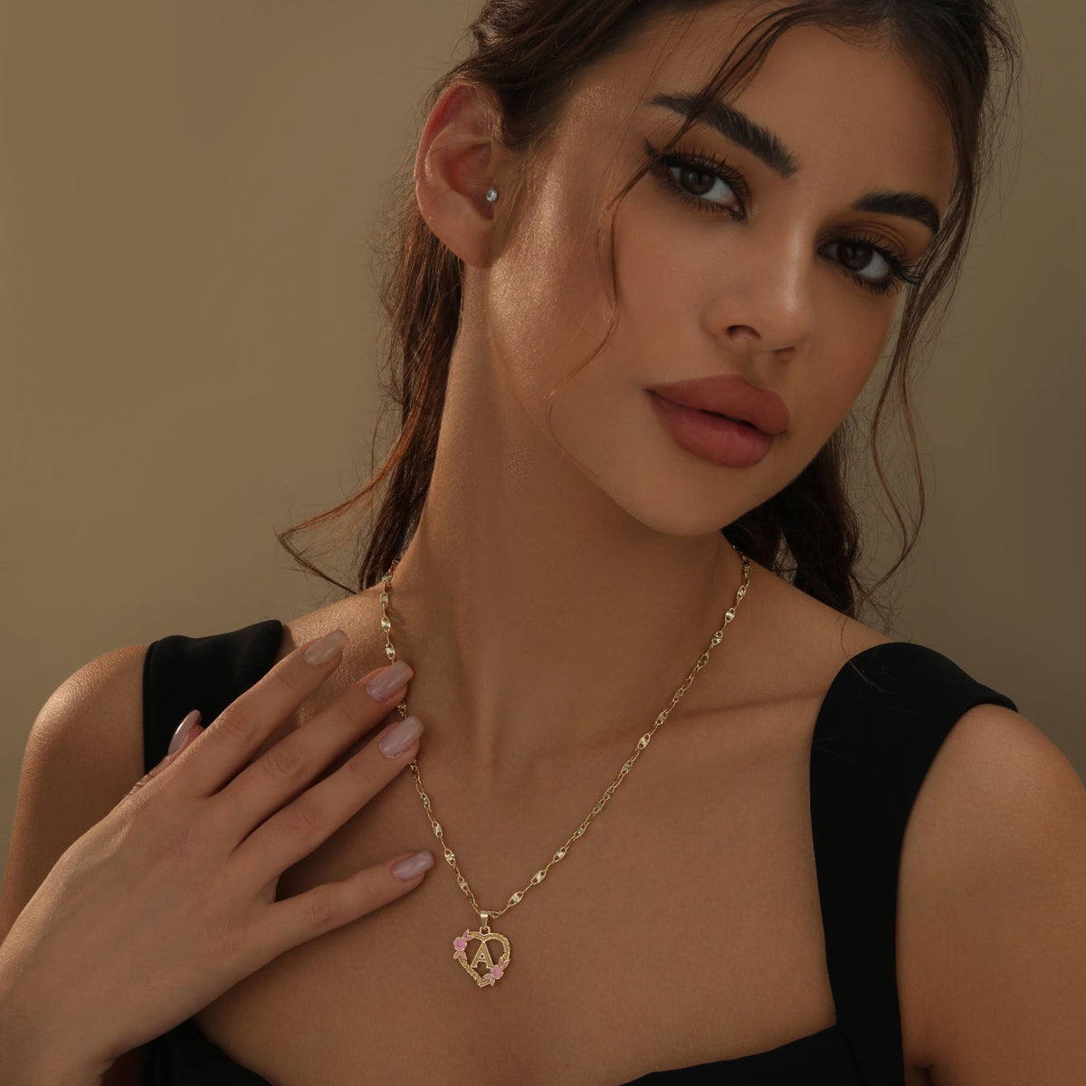Collier initiale fleuri